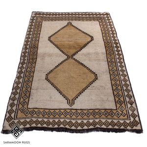 Hand-knotted Shiraz Rug 2